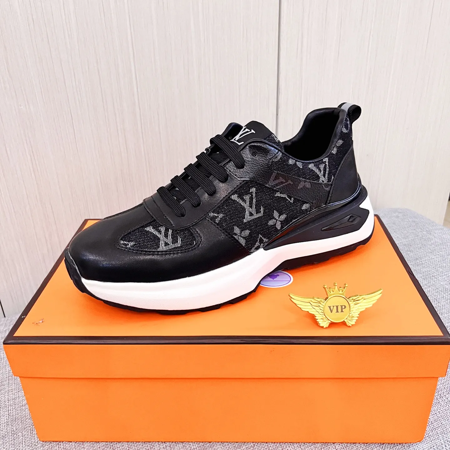 🚘🚘Factory batch 460 men's shoes💰[LV]🔥Louis Vuitton high-end men's shoes brand official website 1:1 latest masterpiece: the upper is made of Italian imported first-layer cowhide with a comfortable and breathable lining➕original non-slip and wear-resistant outsole🔥, making walking more convenient and comfortable! An exclusive new model, a stunning work, a beautiful 1:1 replica [color] compared to the official quality! Create a fashionable personality to set off your uniqueness! A must-have for trendy men! Classic 🔥Size: 38-44 Color: 🔥 2⃣️colors available🔥.